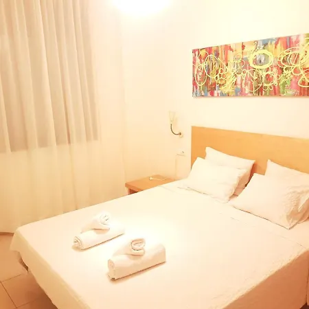 Apartment Beautiful 75m2 With View At The Beach, Pool, Parking Roses