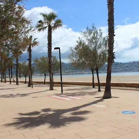Beautiful 75m2 With View At The Beach, Pool, Parking Apartment *