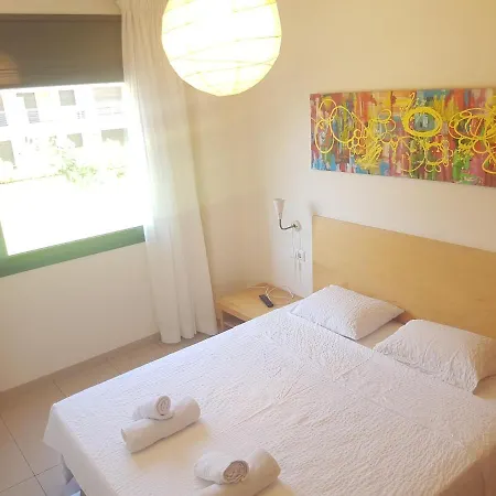 Beautiful 75m2 With View At The Beach, Pool, Parking Apartment Roses