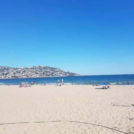 Beautiful 75m2 With View At The Beach, Pool, Parking Apartment