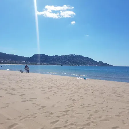 Beautiful 75m2 With View At The Beach, Pool, Parking