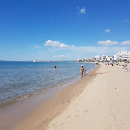 Apartment Beautiful 75m2 With View At The Beach, Pool, Parking *